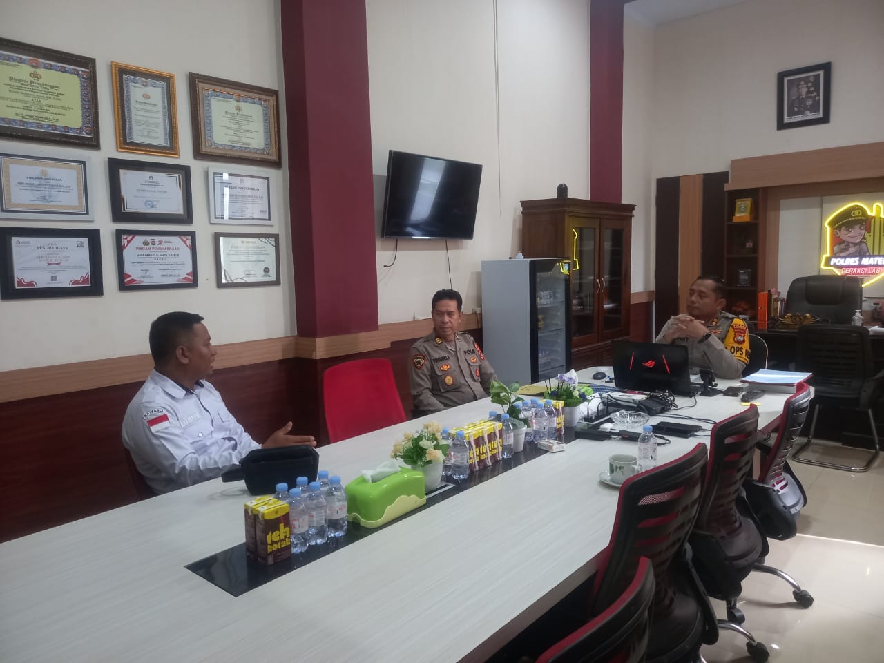 Supiardi Kordiv HPPH Bawaslu Mamuju Tengah berkoordinasi dengan Polres Mamuju Tengah