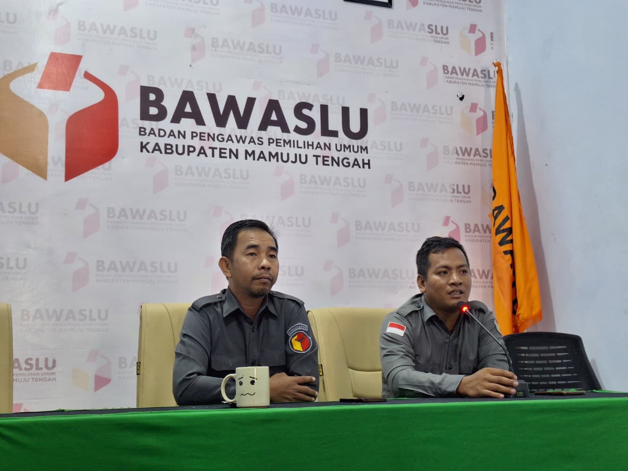 Bawaslu Mamuju Tengah Rencanakan Lomba HUT RI dan Penguatan Kapasitas dalam Rapat Rutin