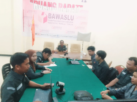 Rapat Internal Bawaslu Mamuju Tengah