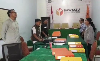 Bawaslu Mamuju Tengah nyanyikan lagu kebangsaan 