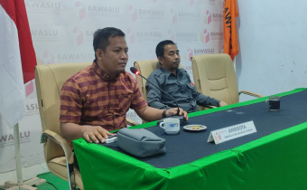 Ketua Bawaslu Mamuju Tengah dan Kordiv HPPH Pimpin Rapat Rutin